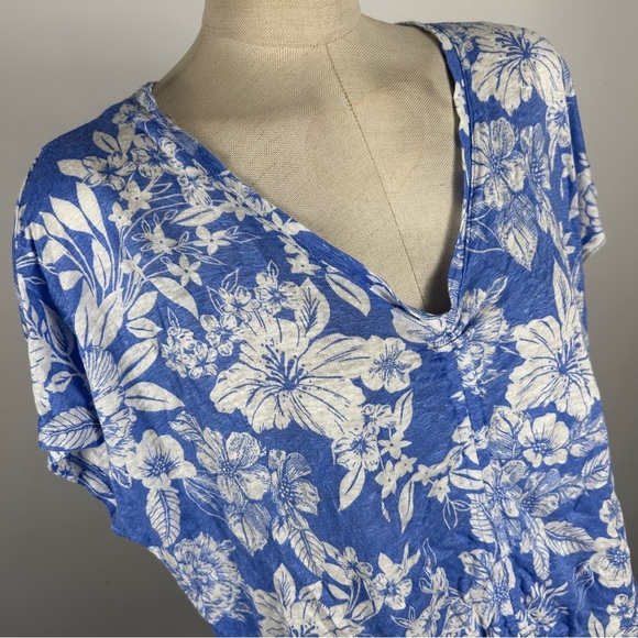 ❤️ C&C California Blue and White Floral Blouse L - Picture 3 of 8
